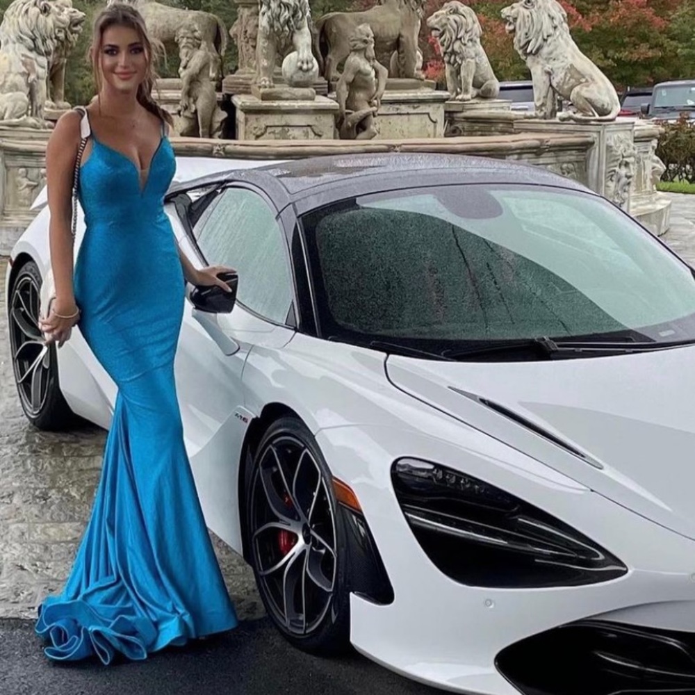 Gorgeous dress, I wore it only. Very comfortable and in a great condition